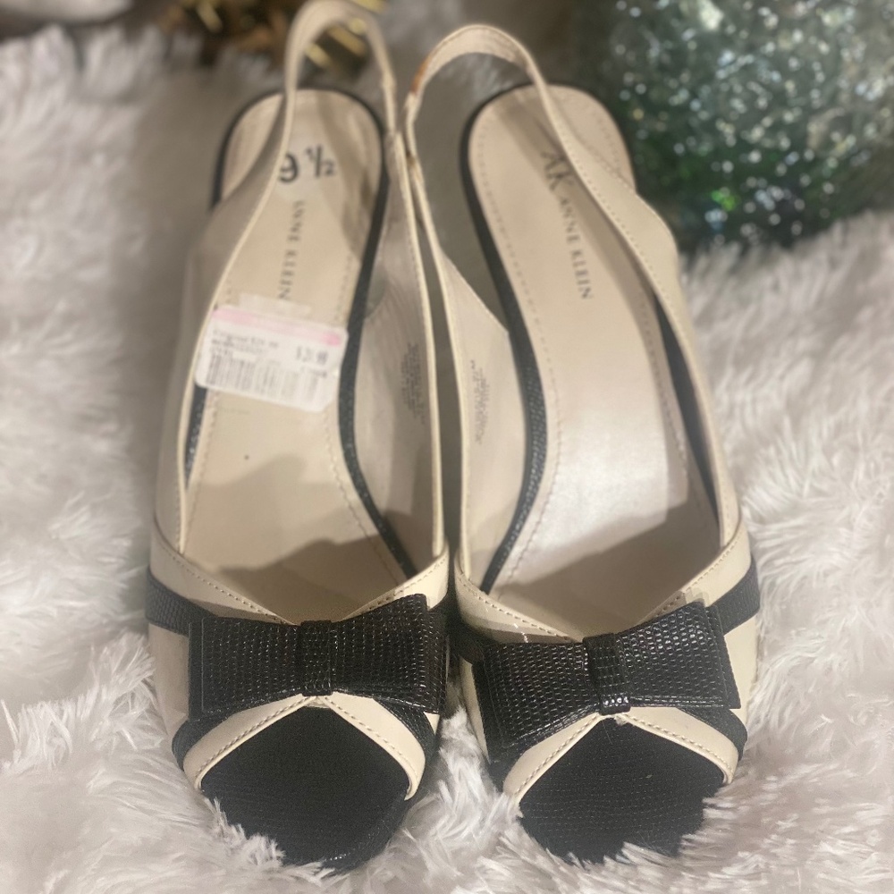 Anne Klein Retro Slingback Peep-toe Black and White Heel Size 9.5M